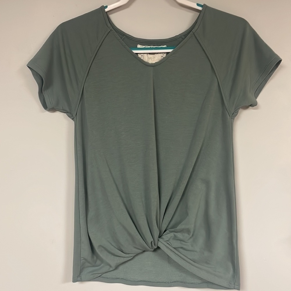 Cupio sage green twist top S/P, v neck, tucked hemline short sleeve Tee